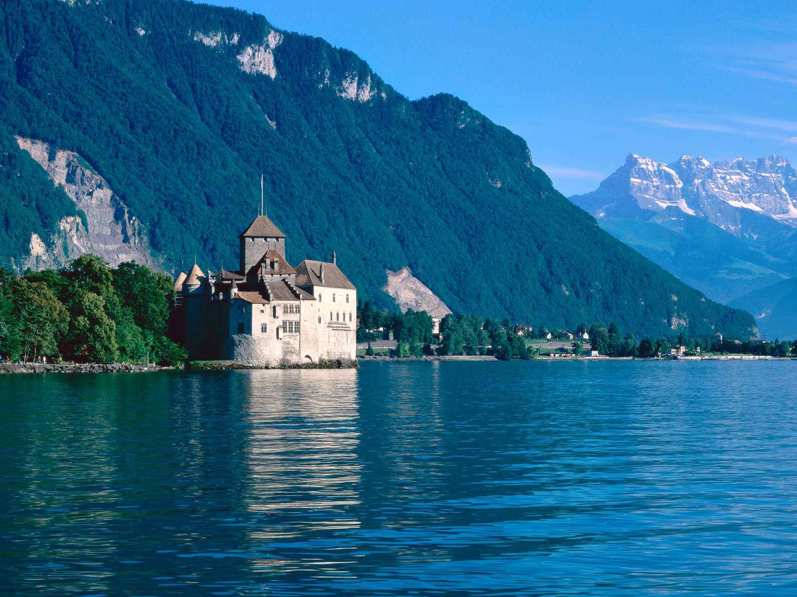 shvejtsariya Chillon Castle Lake Geneva Switzerland